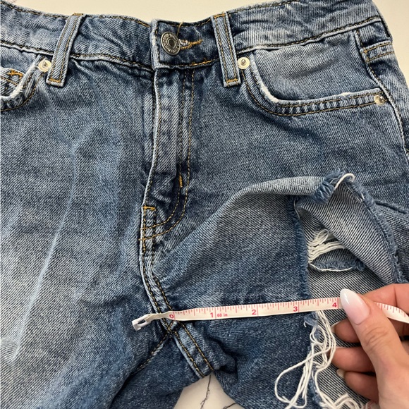 Forever 21 Kids Distressed Jean Sorts, Girls Size 7/8 - Picture 3 of 7